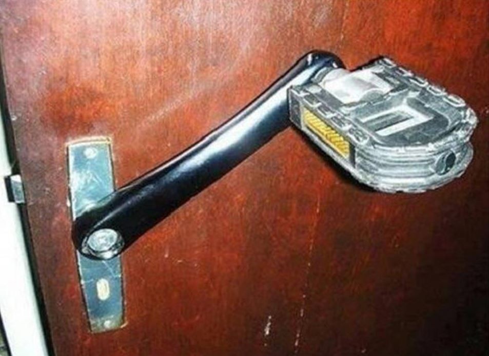 Gagang Pintu yang nyleneh dan bikin cekikikan seharian